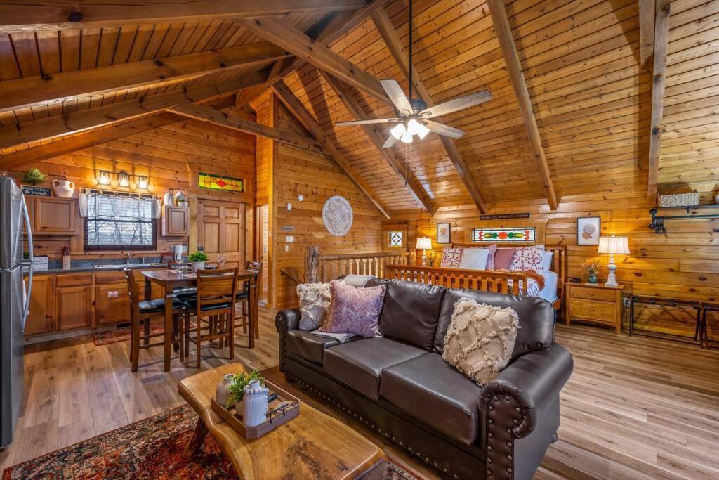 Log Cabin, Hot Tub, Fireplace, Pool Table & Views! เซอเวียร์วีล ภายนอก รูปภาพ