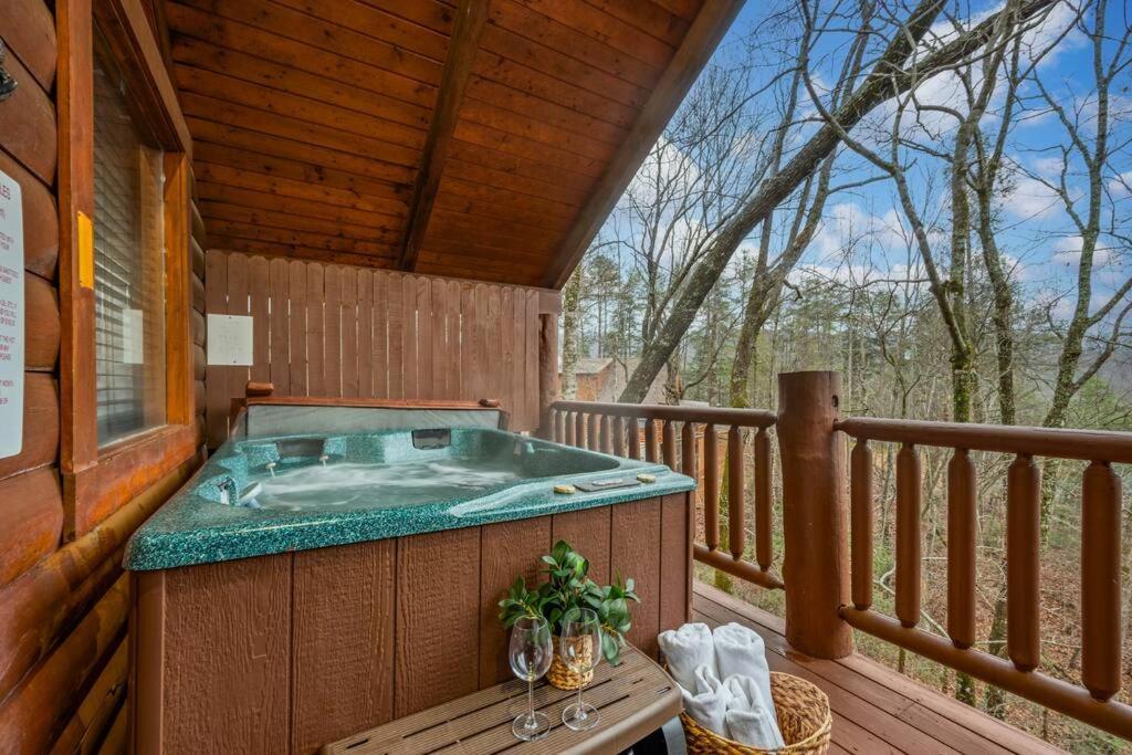 Log Cabin, Hot Tub, Fireplace, Pool Table & Views! เซอเวียร์วีล ภายนอก รูปภาพ